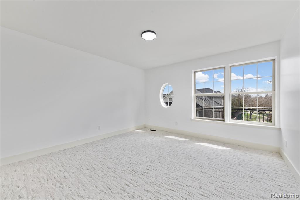 4392 Gateway Circle, West Bloomfield, MI — Photo 26