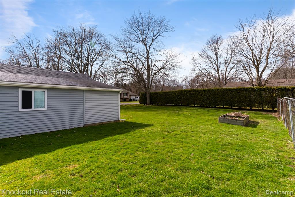 203 ATHLETIC Street, Otisville, MI 48463 — Photo 27