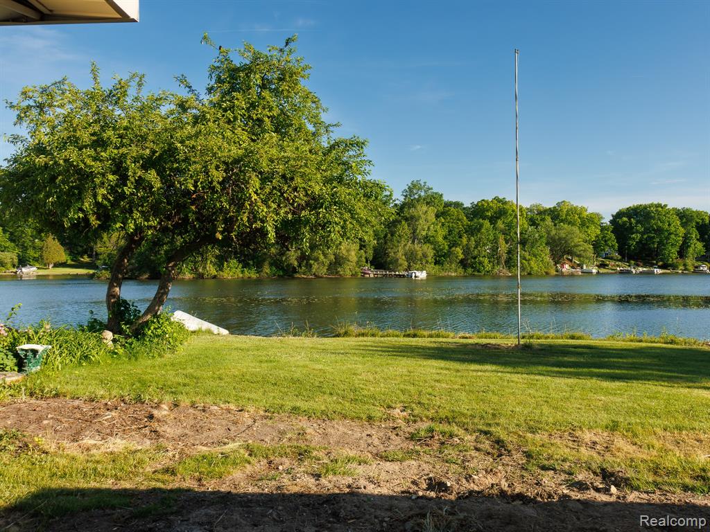 11560 Island Ct Court, Hartland, MI 48353 — Photo 26