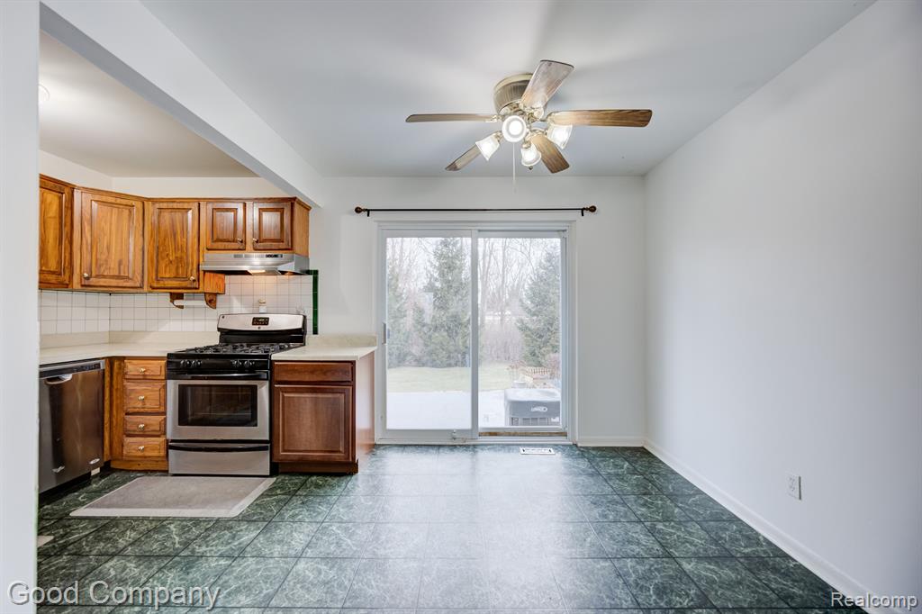 45756 KENSINGTON Street, 319, Utica, MI 48317 — Photo 6