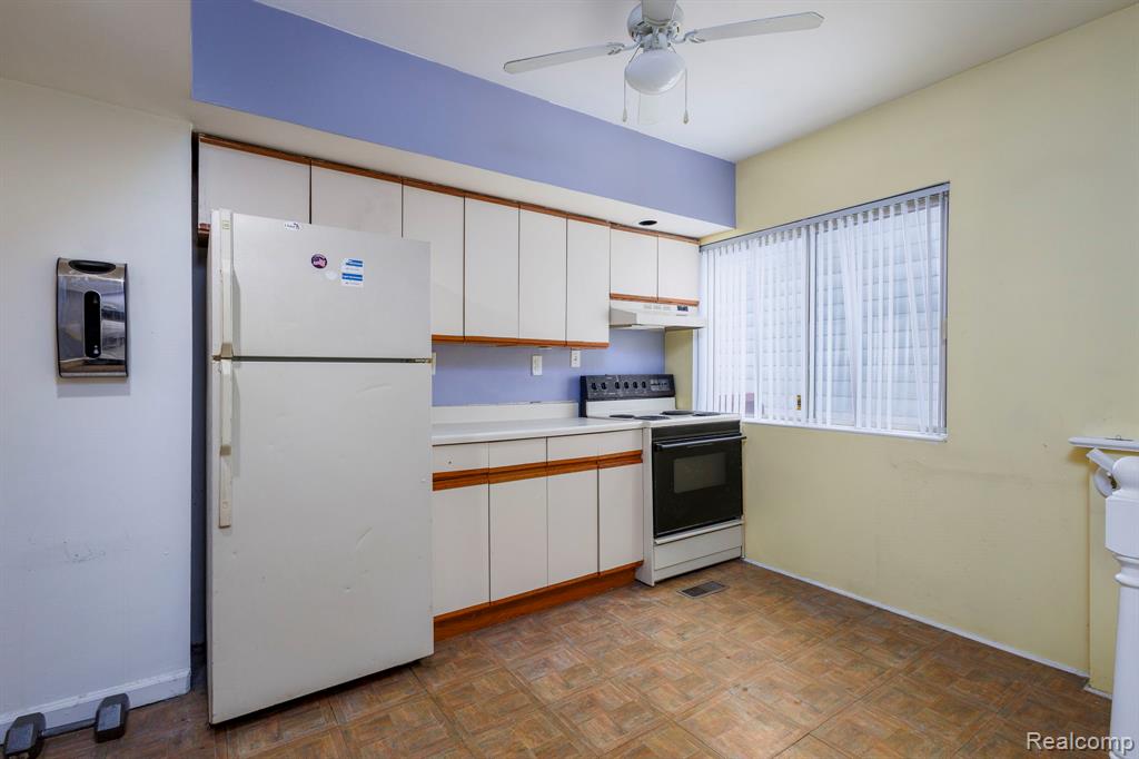 635 E Tennyson Avenue, Pontiac, MI 48340 — Photo 8