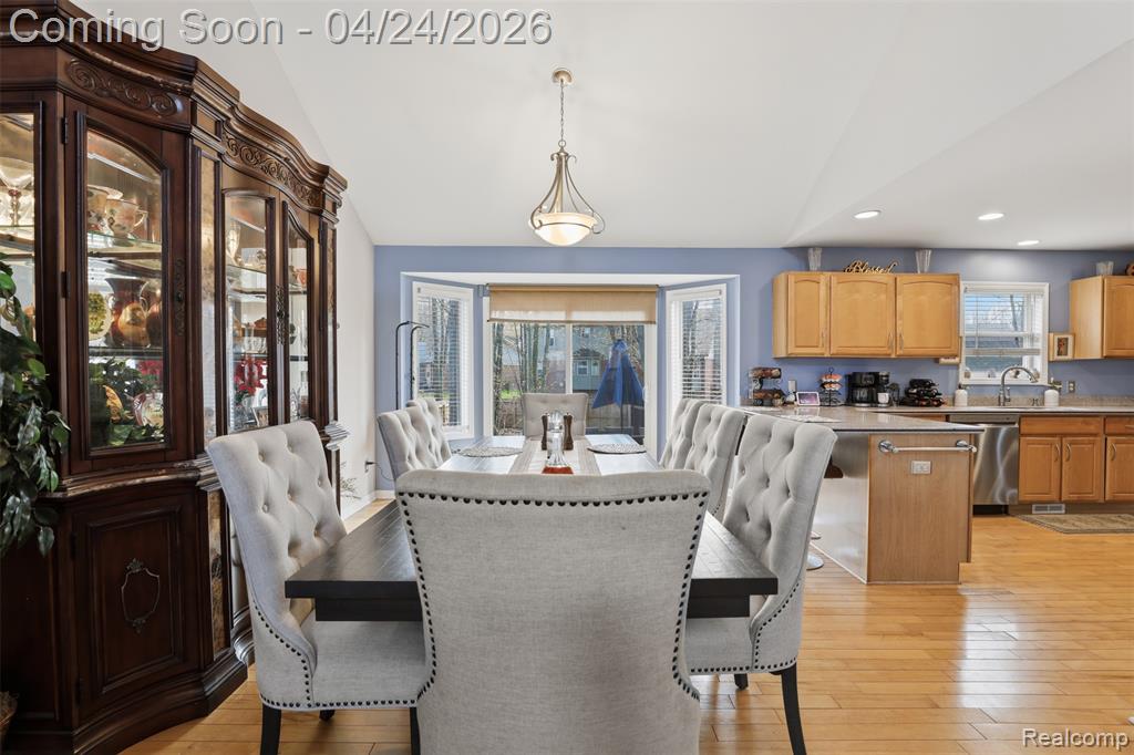 54638 Beacon Cove Circle, New Baltimore, MI 48047 — Photo 9