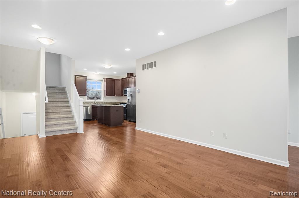 3127 Chambers W, Wixom, MI 48393 — Photo 16
