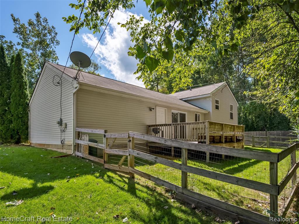 5930 FORESTAL Drive, Waterford, MI 48327 — Photo 34
