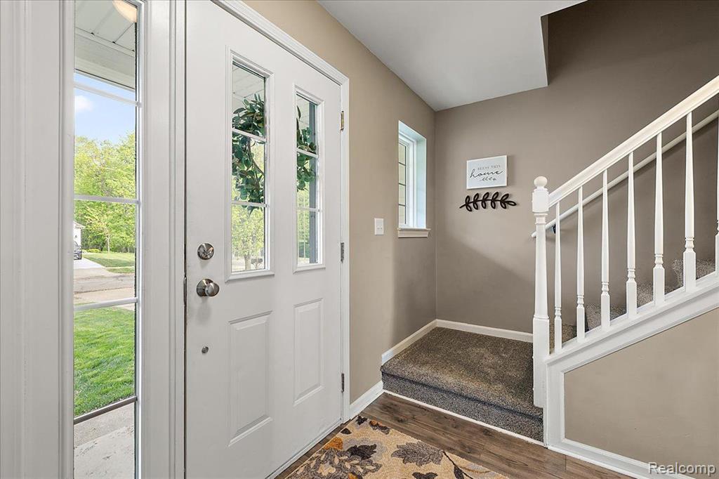 457 Cove View Drive, Waterford, MI 48327 — Photo 4