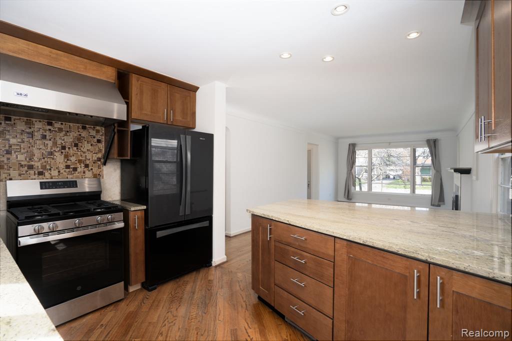 21184 Norwood Drive, Harper Woods, MI 48225 — Photo 14