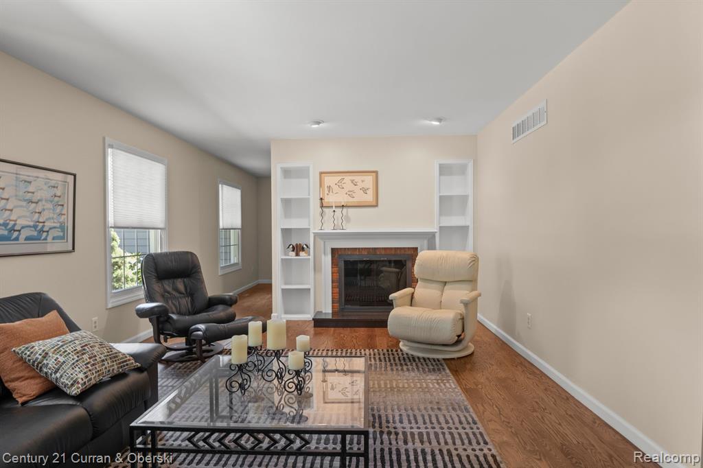 8821 NORTHAMPTON Drive, Plymouth, MI 48170 — Photo 12