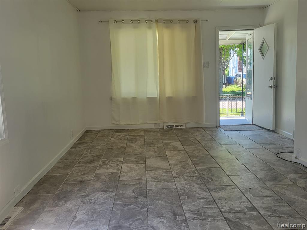 7027 Chalmers Avenue, Warren, MI 48091 — Photo 4
