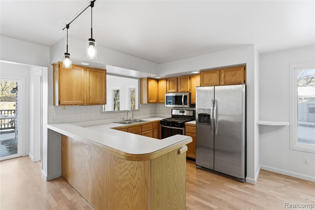 5654 Rowley Boulevard, Waterford, MI 48329 — Photo 11