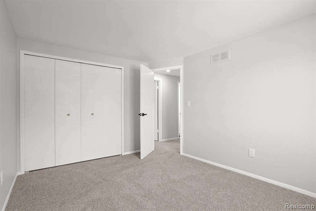 805 ABBEY Lane, Milford, MI 48381 — Photo 18