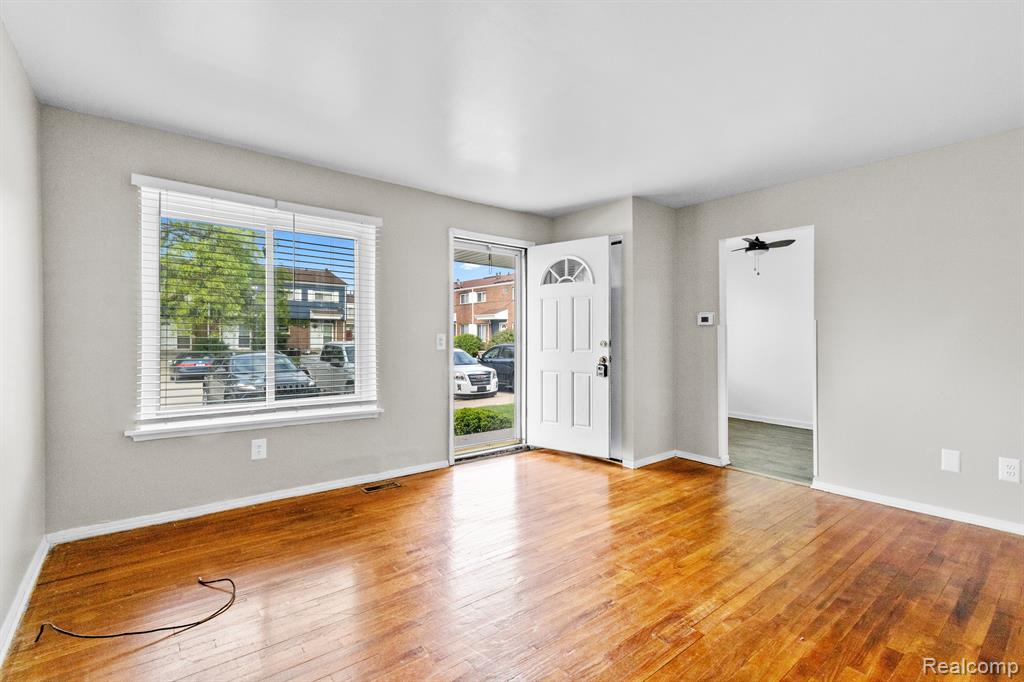 534 SAINT MARON, Detroit, MI 48207 — Photo 2