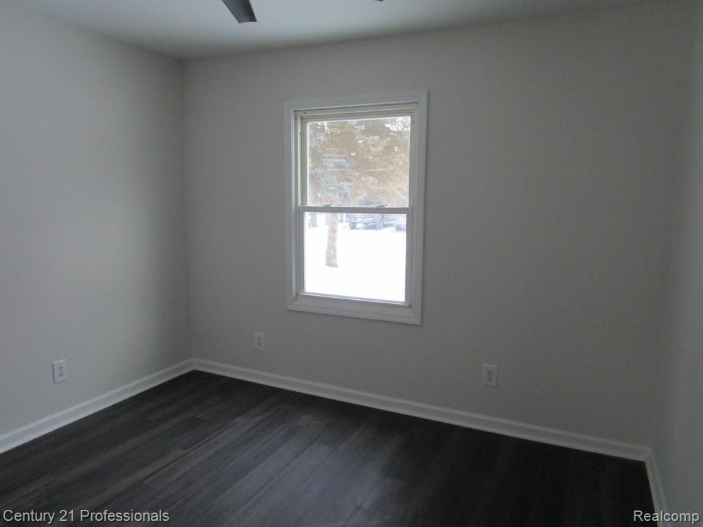 22811 Purdue Avenue, Farmington, MI 48336 — Photo 18