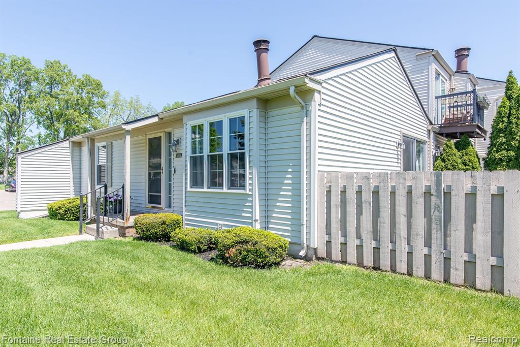 24606 BASHIAN Drive, Novi, MI — Photo 2