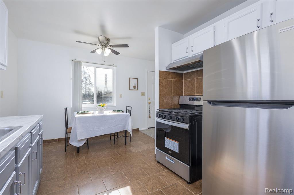 877 KETTERING Avenue, Pontiac, MI 48340 — Photo 10