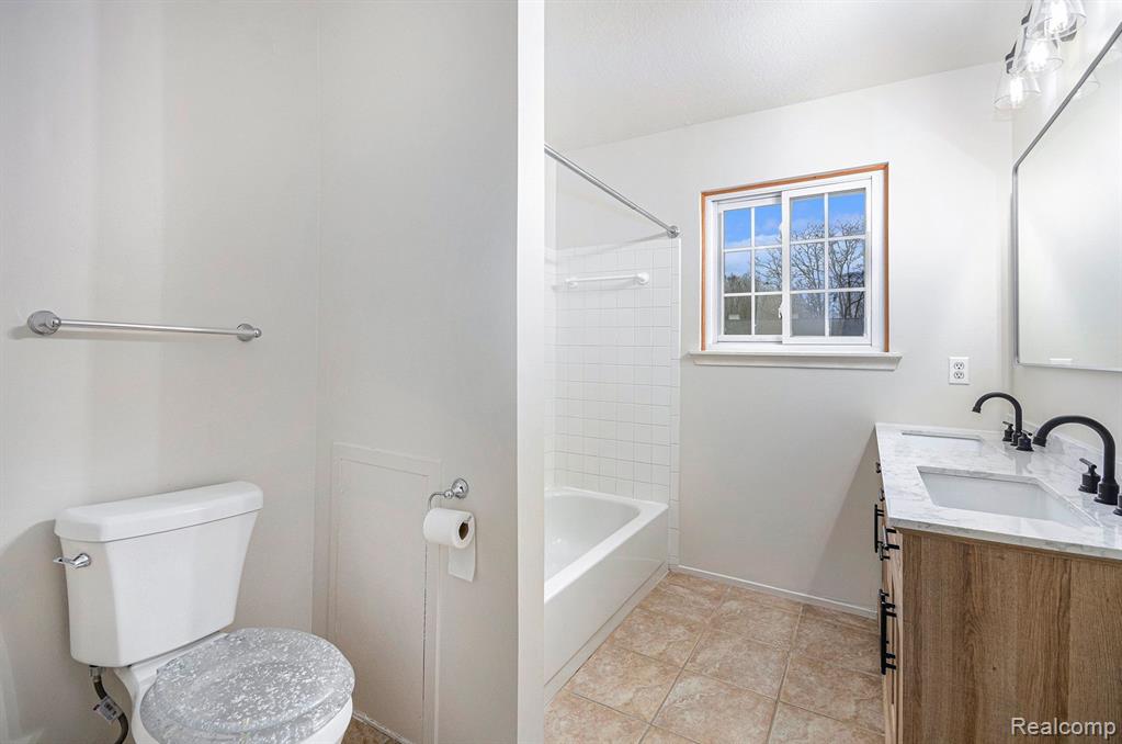 6530 DEERHURST Drive, Westland, MI — Photo 20