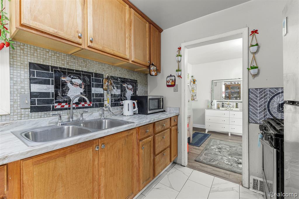 7715 Abington Avenue, Detroit, MI 48228 — Photo 8