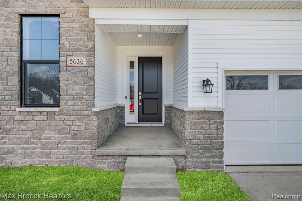 5636 Suffolk Court, West Bloomfield, MI — Photo 40