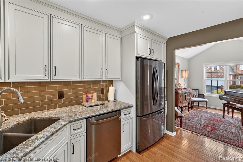6152 Natures Cove, Grand Blanc, MI 48439 — Photo 12