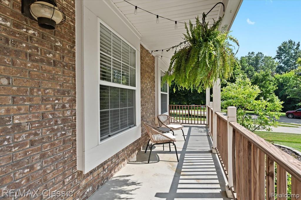 4176 W Pointe Drive, Waterford, MI 48329 — Photo 4