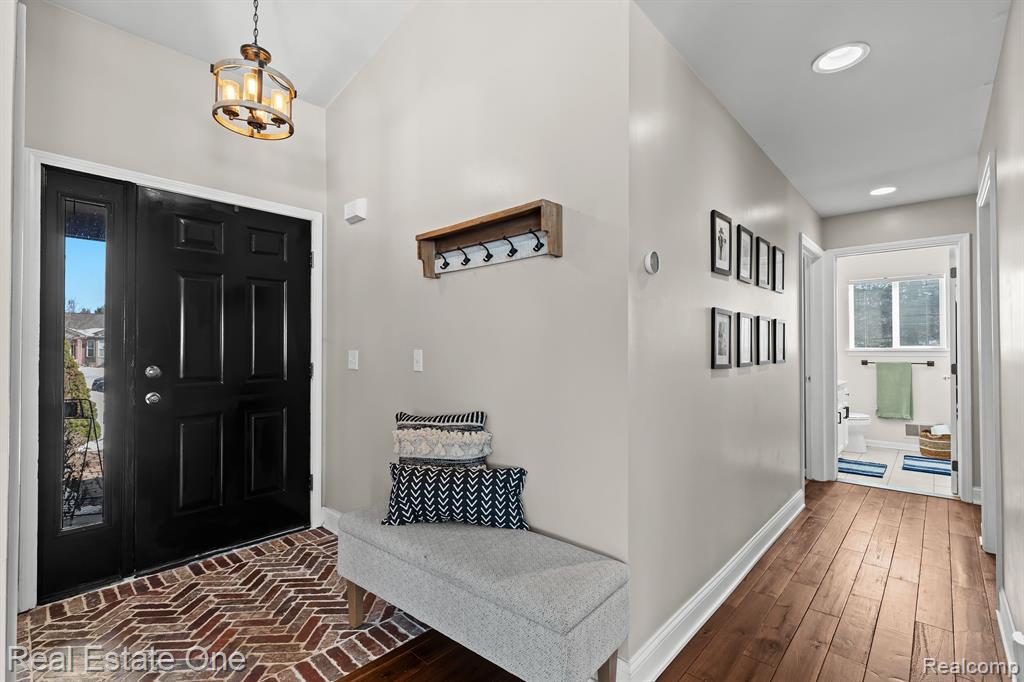 6581 WEDGEWOOD Court, Waterford, MI 48327 — Photo 3