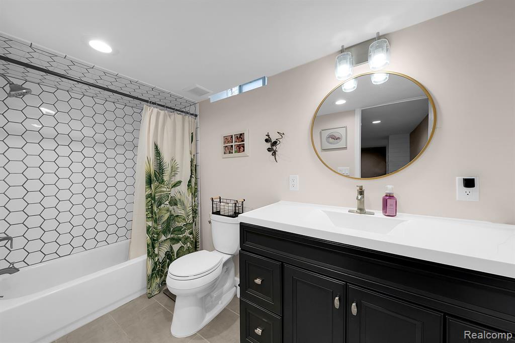 4010 MARK ORR Road, Royal Oak, MI 48073 — Photo 13