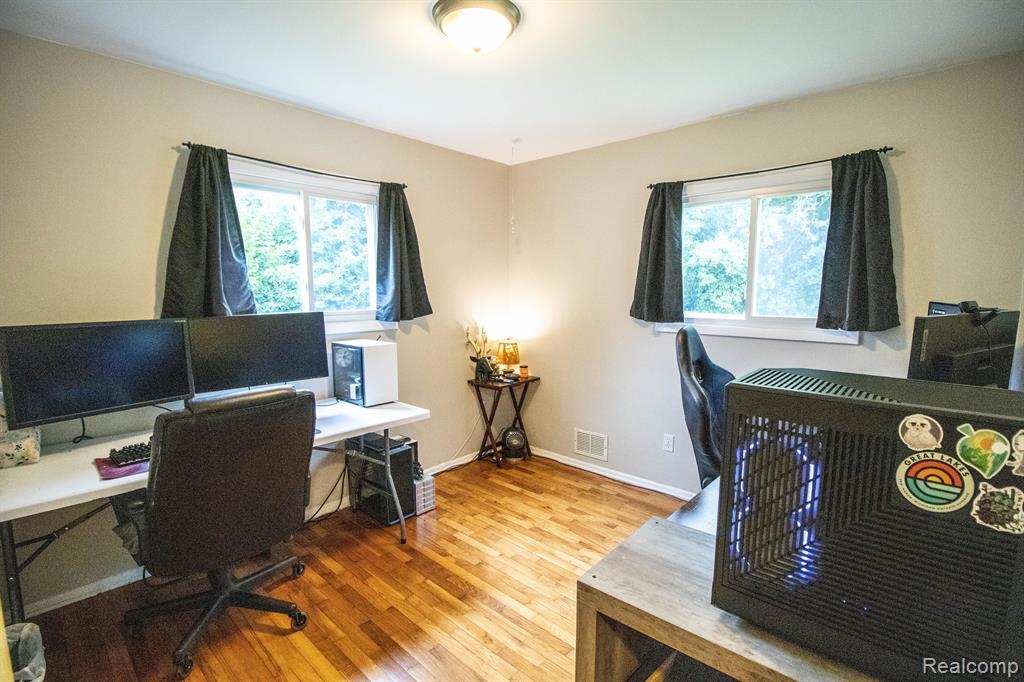 5369 Devon Court, Flint, MI 48532 — Photo 18