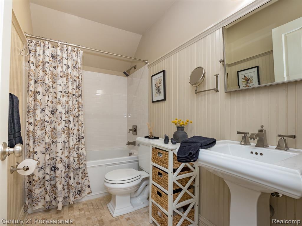 8242 Pine Hollow Court, Grand Blanc, MI 48439 — Photo 53