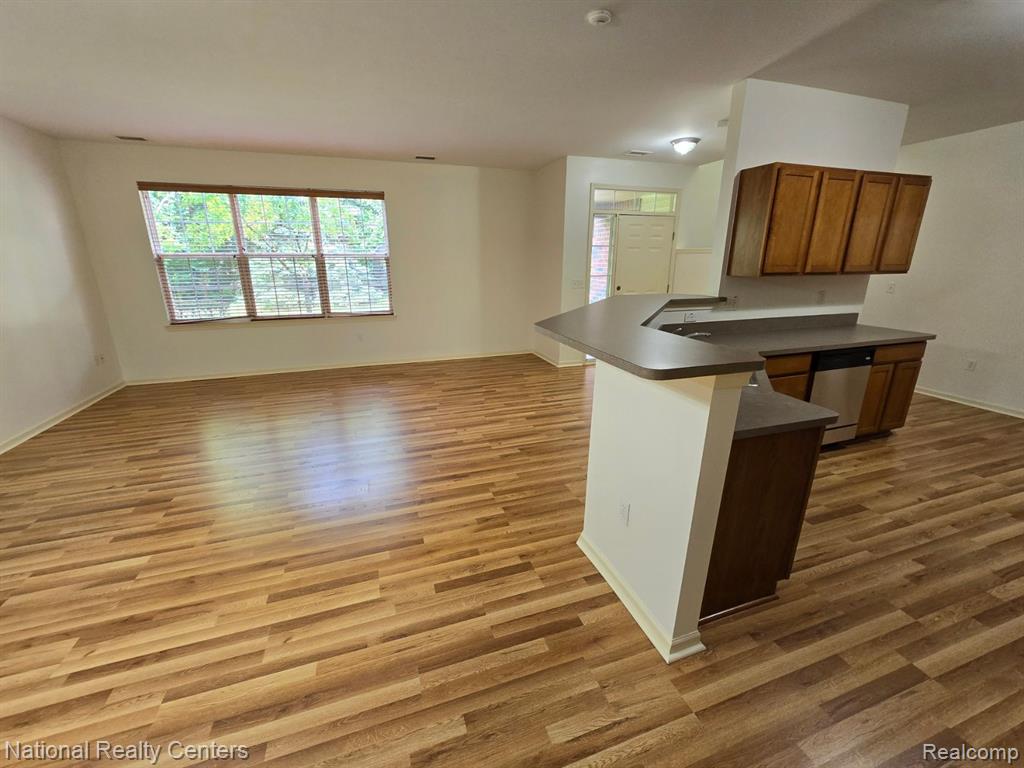 4058 RADCLIFF Drive, Canton, MI 48188 — Photo 6