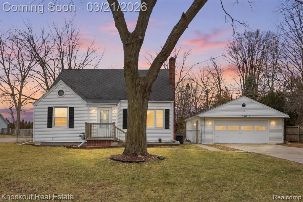 1060 Cross Street, Saginaw, MI 48602 — front exterior