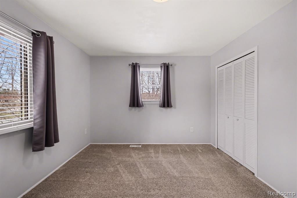 9184 Chesterfield Drive, Swartz Creek, MI 48473 — Photo 6