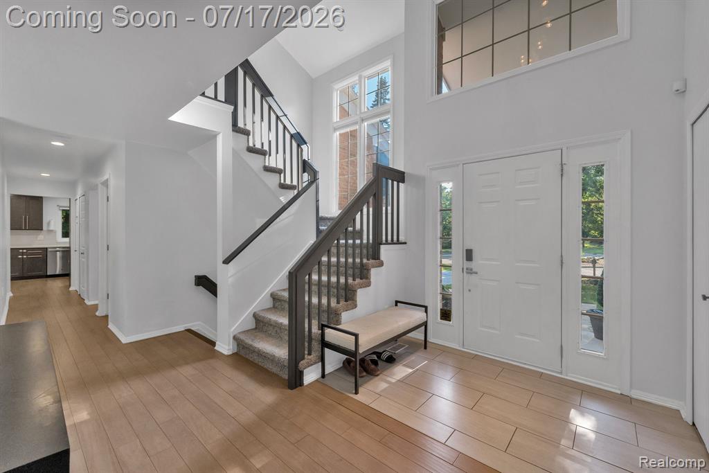 6081 Beachwood Drive, West Bloomfield, MI 48324 — Photo 25