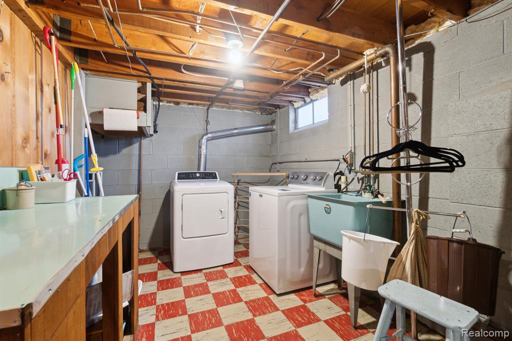 4240 BRISTOLWOOD Drive, Flint, MI 48507 — Photo 12