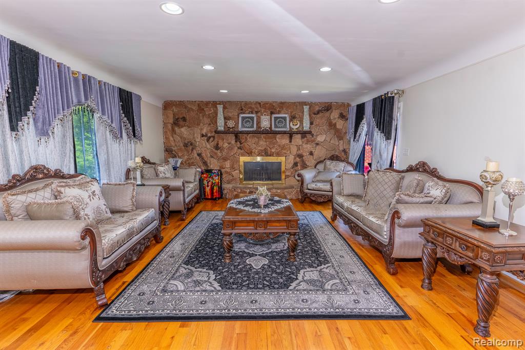 4127 MCKINLEY Street, Dearborn Heights, MI 48125 — Photo 2