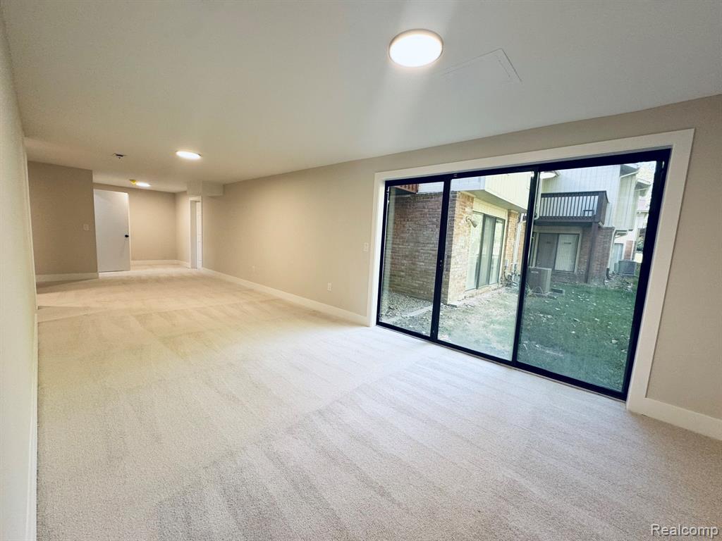 5616 Hillcrest Circle W, West Bloomfield, MI — Photo 29