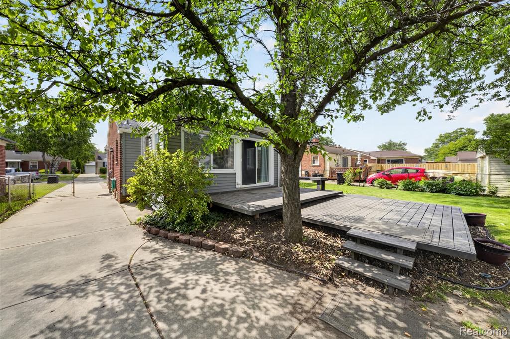 9818 Roseland Street, Livonia, MI 48150 — Photo 38