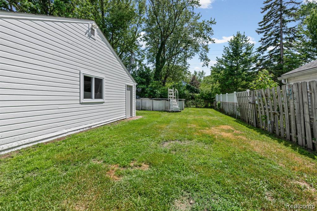 20700 Damman Street, Harper Woods, MI 48225 — Photo 34