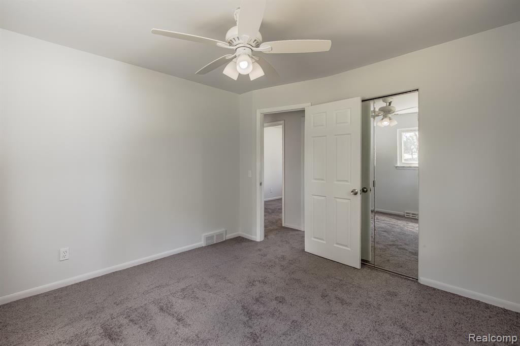 5357 Farm Road, Waterford, MI 48327 — Photo 19