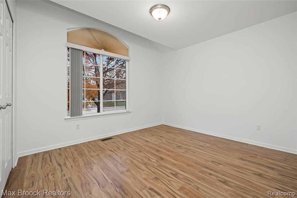 4852 Burberry Drive, Warren, MI 48092 — Photo 30