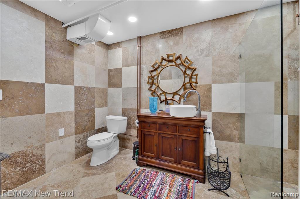 5721 Coralwood Court, Commerce Twp, MI 48382 — Photo 41