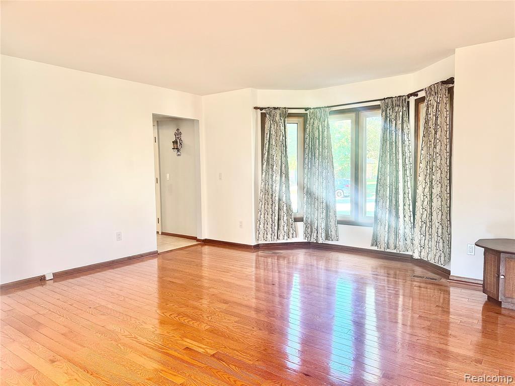 6186 Smithfield Drive, Troy, MI 48085 — Photo 8