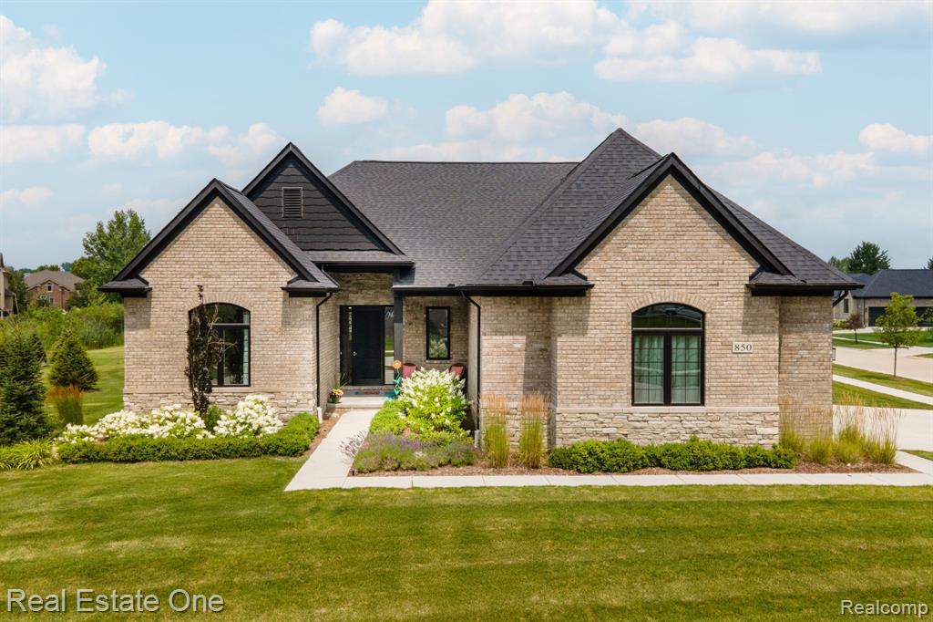 850 Marlayna Drive, Oxford, MI 48371
