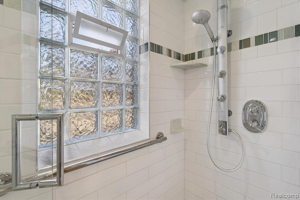 611 W Grand River Avenue, Howell, MI 48843 — Photo 23