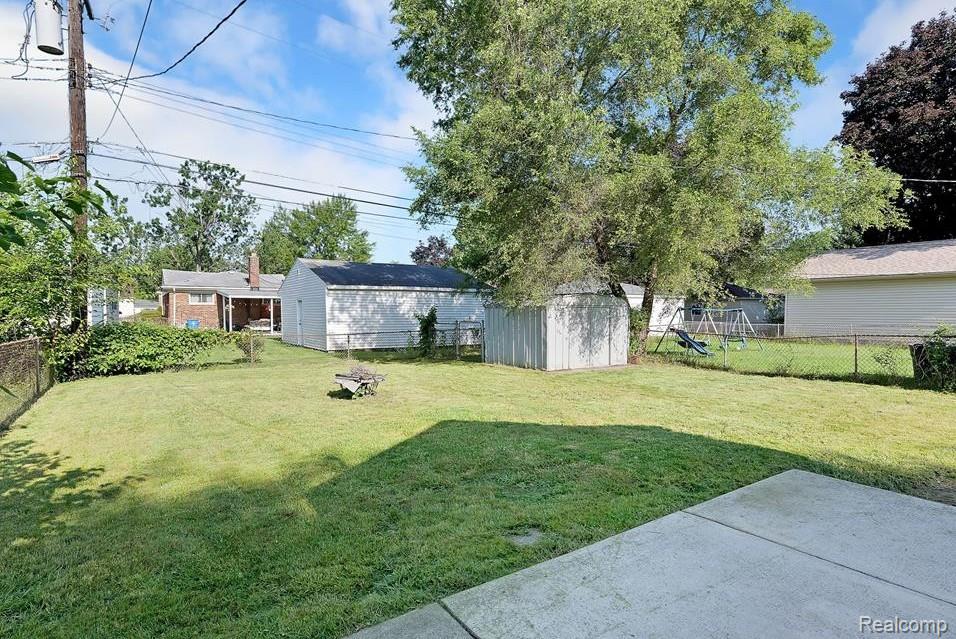 6431 Centralia Street, Dearborn Heights, MI 48127 — Photo 16
