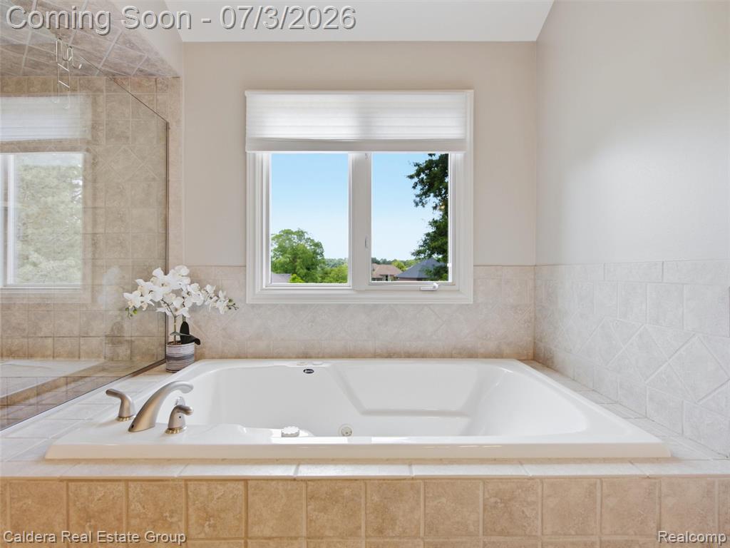 56015 Parkview Drive, Utica, MI 48316 — Photo 56