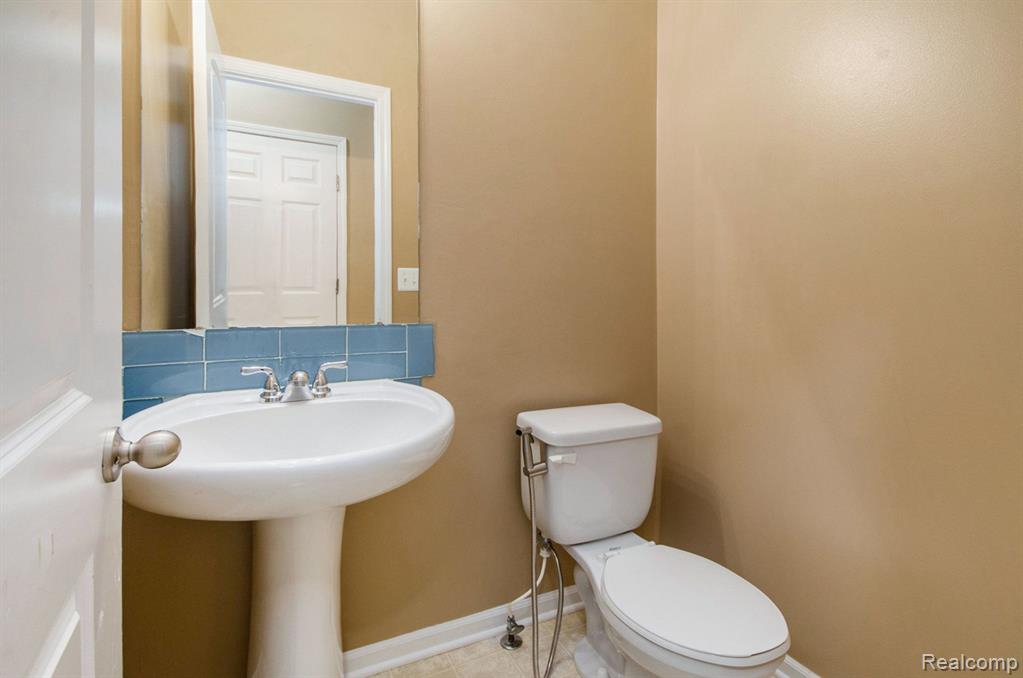 45284 BROOKVIEW Drive, Van Buren, MI 48111 — Photo 11