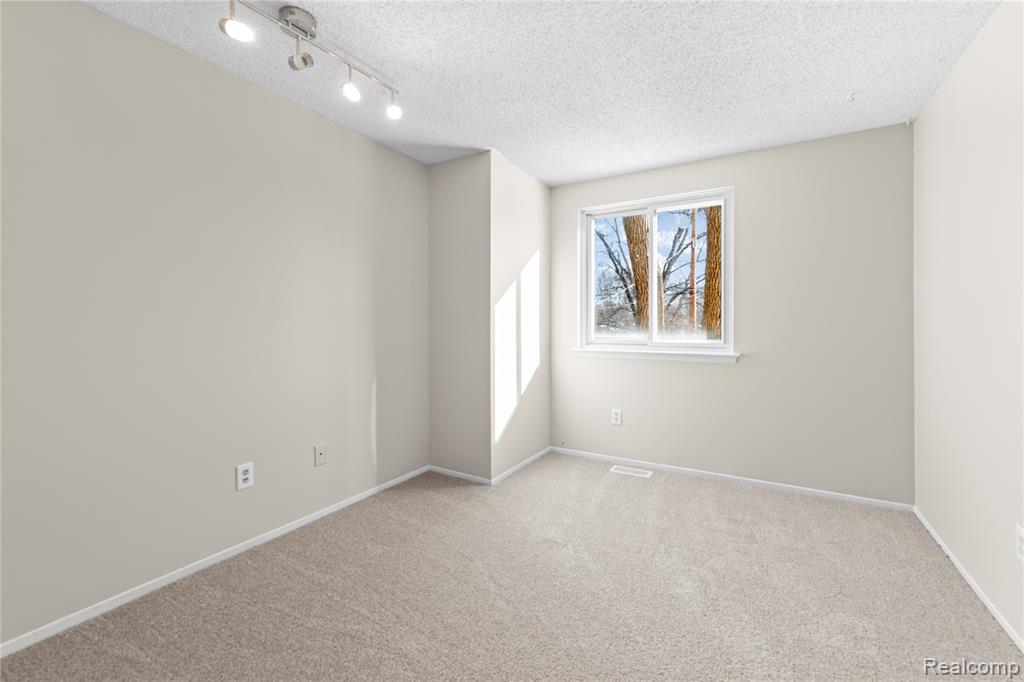 715 Woodingham Avenue, Waterford, MI 48328 — Photo 22