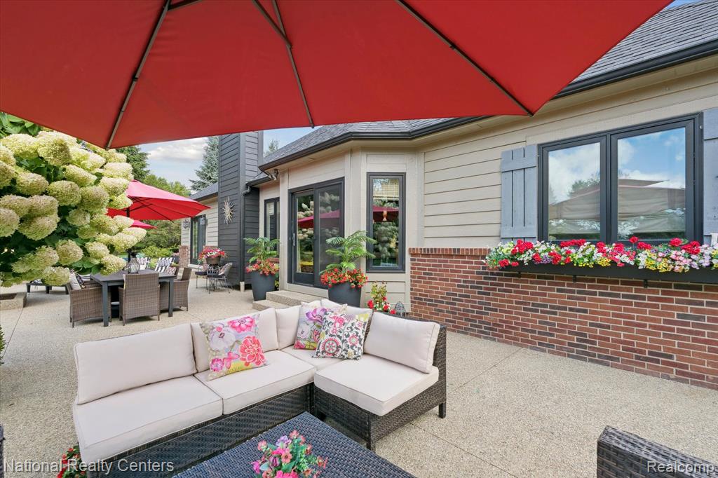 730 Berwick Court, Highland, MI — Photo 18