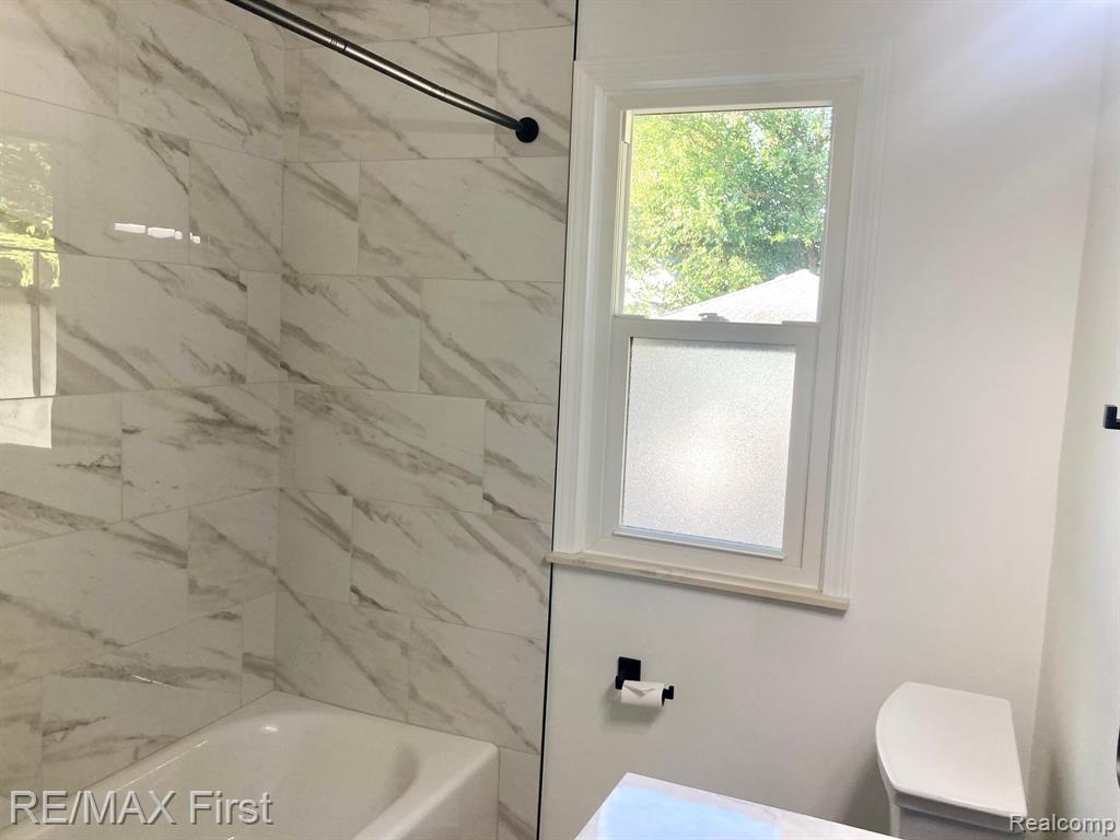 421 E Farnum Avenue, Royal Oak, MI 48067 — Photo 11
