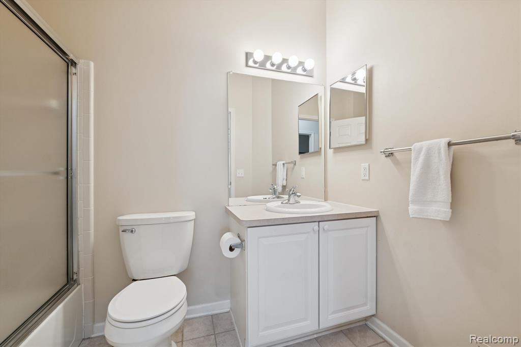 4035 Hillsdale Drive, Auburn Hills, MI 48326 — Photo 29