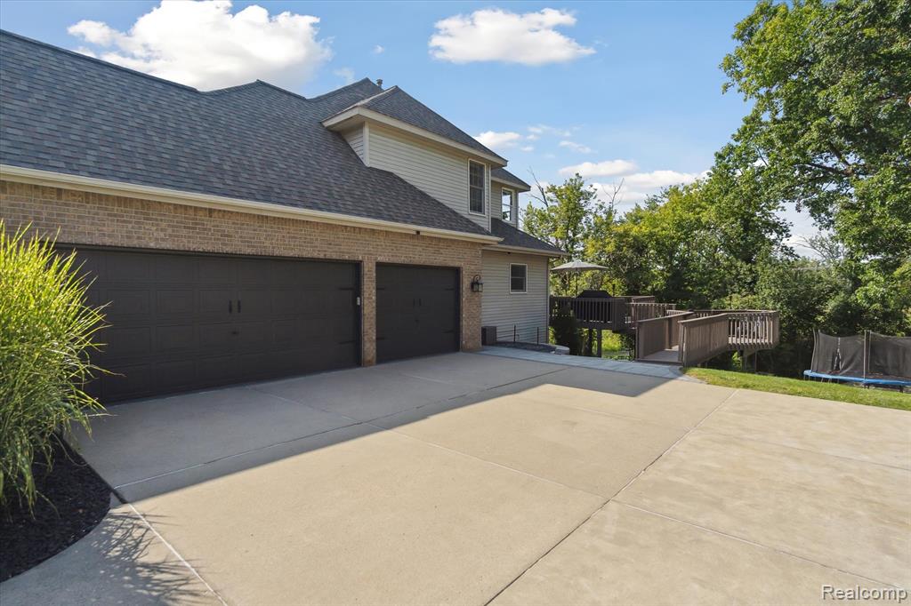 4348 Oak Tree Trail, Fenton, MI 48430 — Photo 2